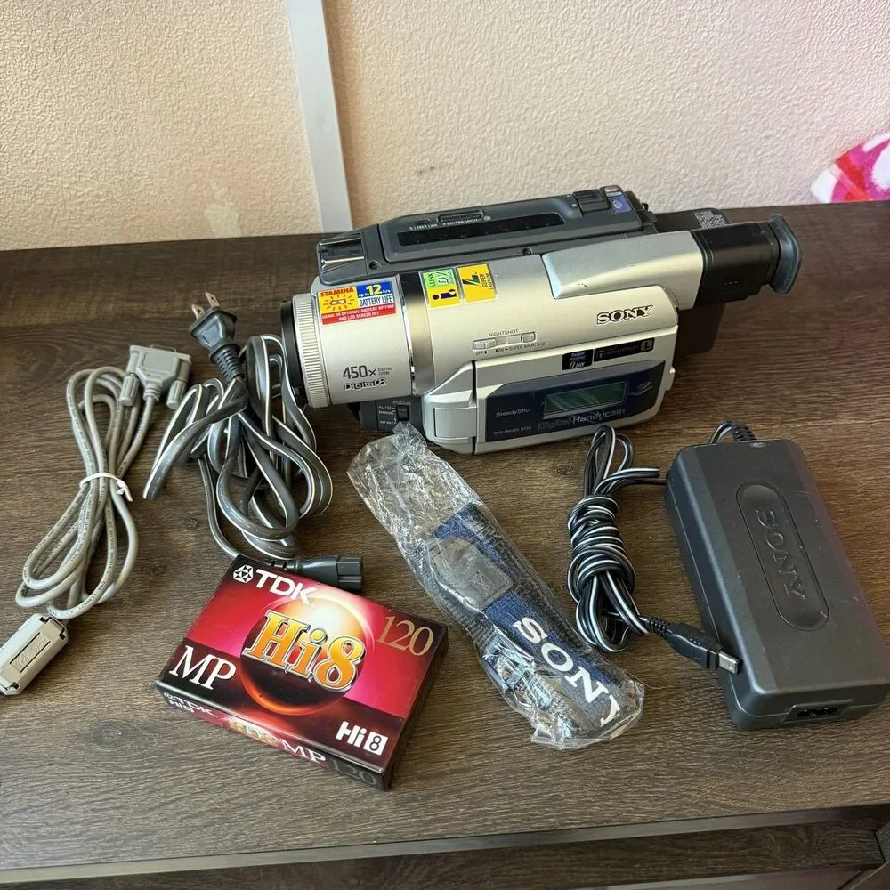 Sony Handycam DCR-TRV520 Digital8 Camcorder Plays Hi8 8mm Transfer Bundle